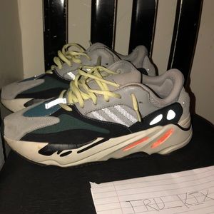 YEEZY BOOST 700 WAVE RUNNER sz 9.5
